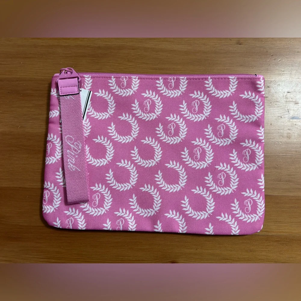PINK by Victoria’s Secret cosmetics/ lingerie zipper pouch